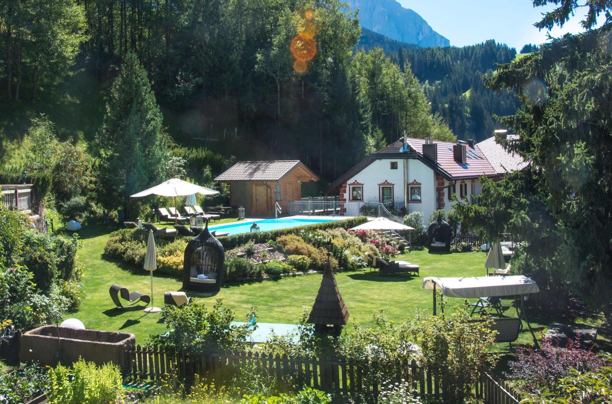 Boutique & Fashion Hotel Maciaconi - Gardenahotels Santa Cristina Val Gardena Ngoại thất bức ảnh